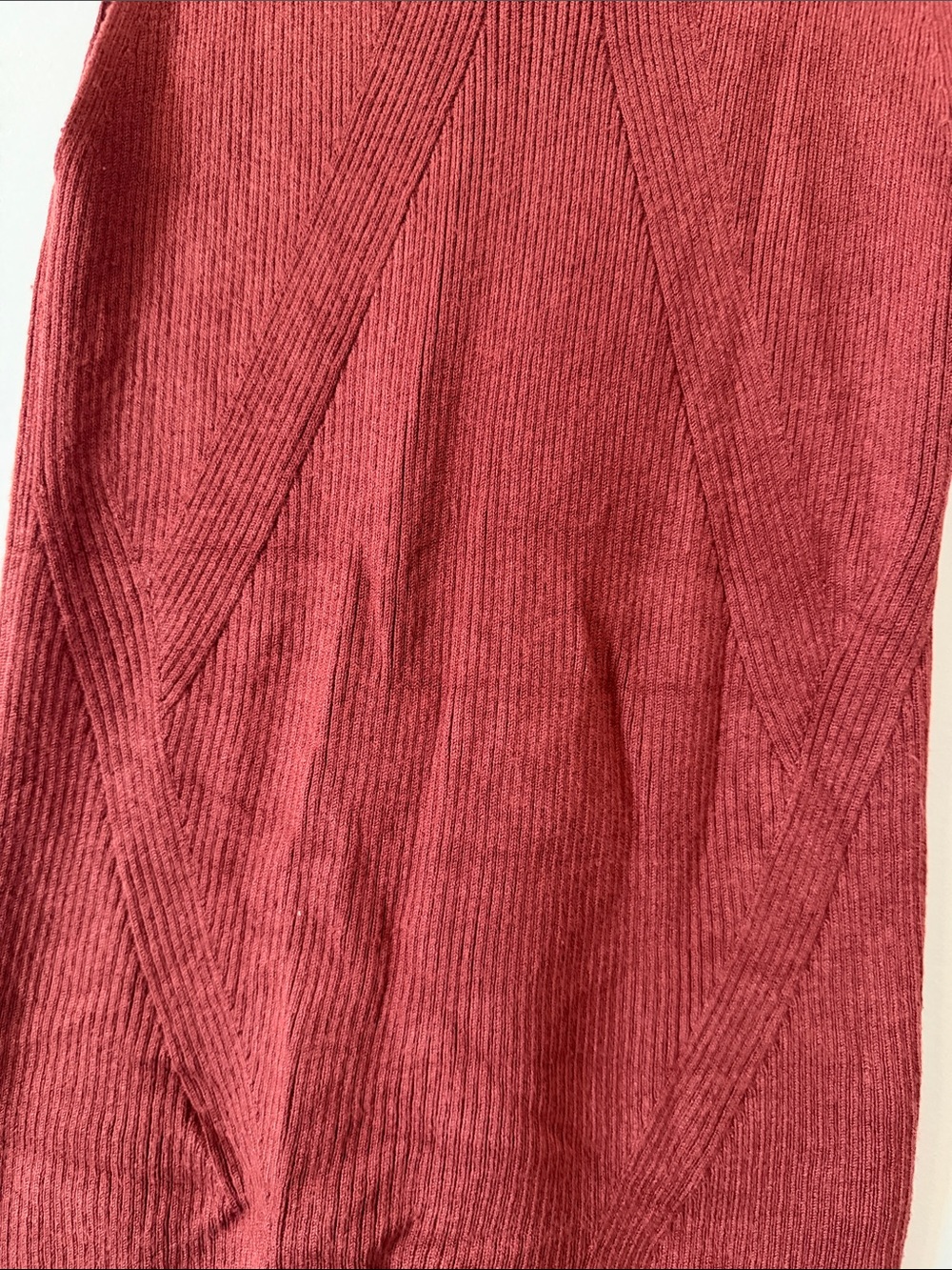 Express Ribbed Tank Top - Picture 3 of 3
